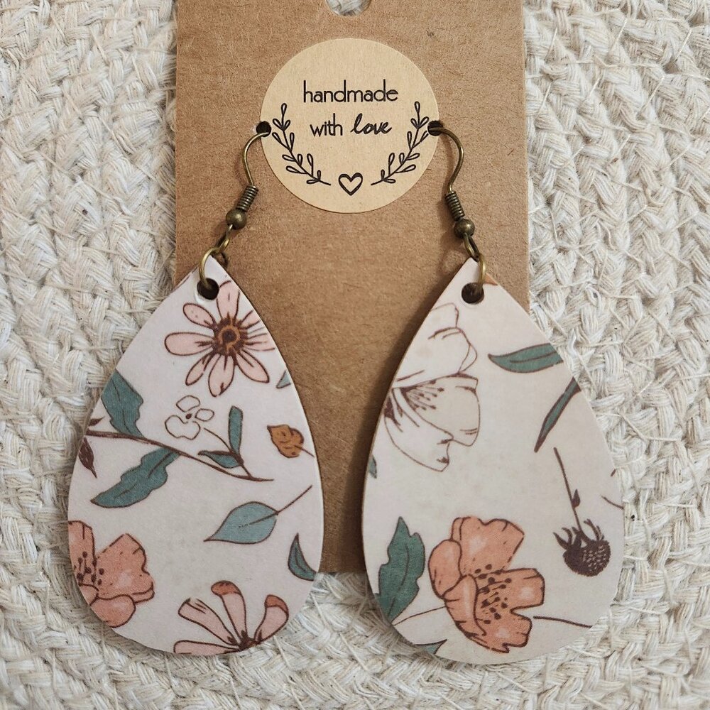 ~Handmade~ vintage style, boho, botanical earrings